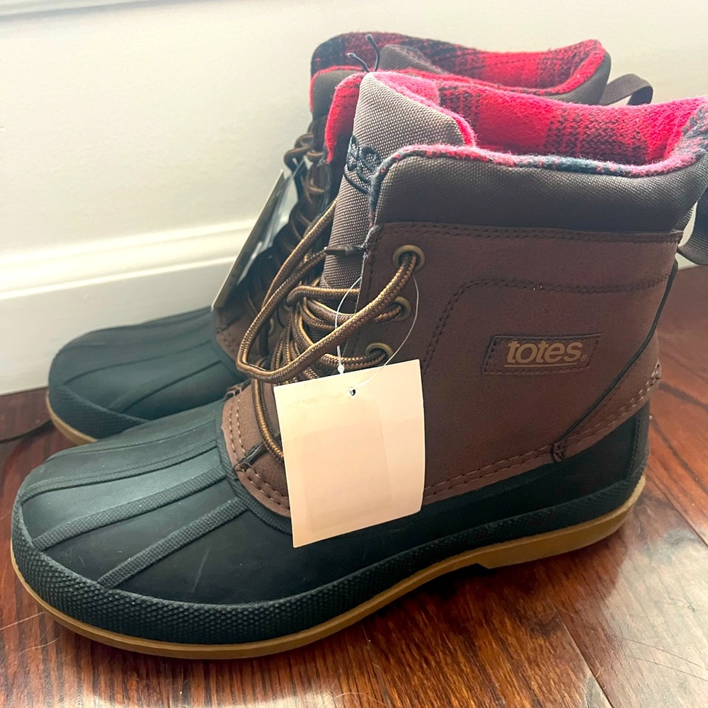 NWT Totes Men’s Duck Boots. Size 8 & 12